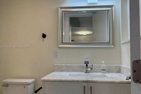 Condominio en venta en Hallandale Beach, Florida, 1 dormitorio, 85.93 m2 № 1993888 - foto 9