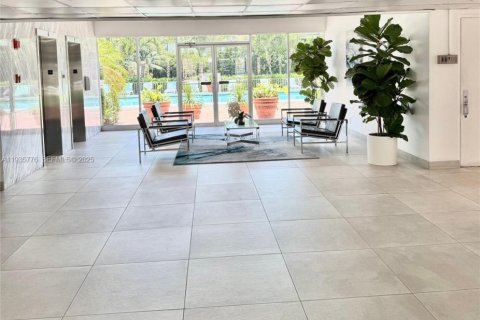 Condominio en venta en Hallandale Beach, Florida, 1 dormitorio, 85.93 m2 № 1993888 - foto 16
