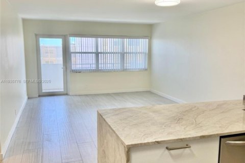 Condominio en venta en Hallandale Beach, Florida, 1 dormitorio, 85.93 m2 № 1993888 - foto 3