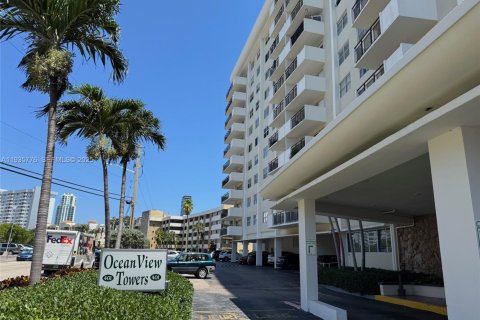 Condominio en venta en Hallandale Beach, Florida, 1 dormitorio, 85.93 m2 № 1993888 - foto 14