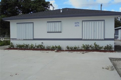 Immobilier commercial à Miami, Floride 226.68 m2 № 2241744