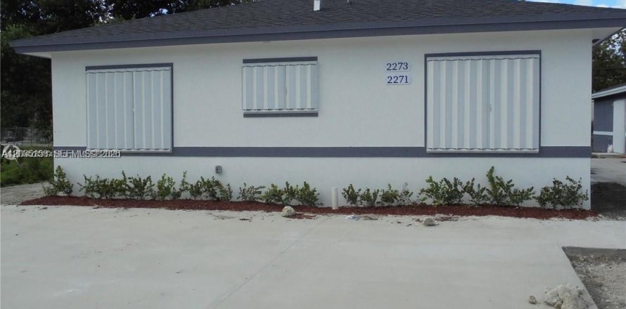 Immobilier commercial à Miami, Floride 226.68 m2 № 2241744