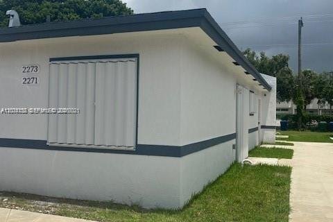 Immobilier commercial à vendre à Miami, Floride: 226.68 m2 № 2241744 - photo 2