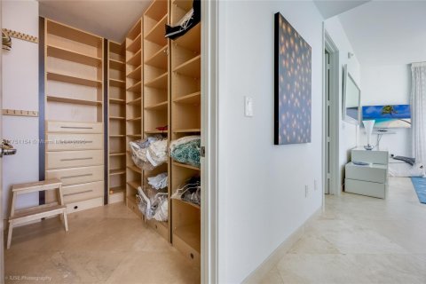Condo in Sunny Isles Beach, Florida, 3 bedrooms  № 1864054 - photo 11