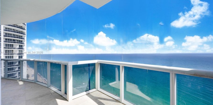 Condo in Sunny Isles Beach, Florida, 3 bedrooms  № 1864054