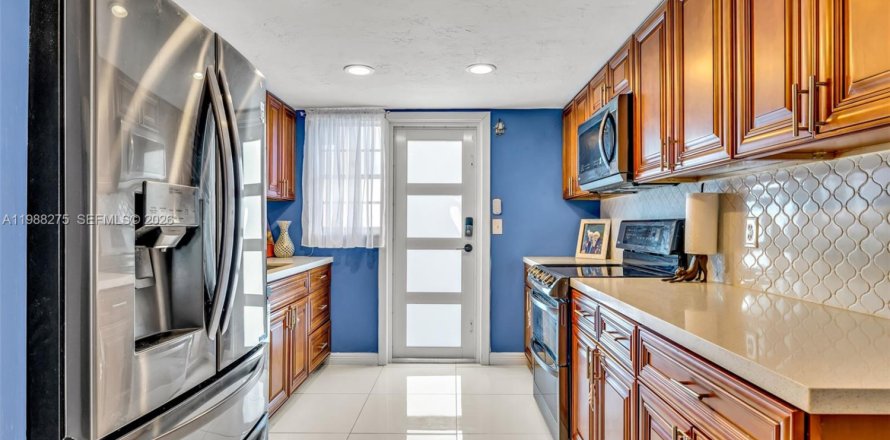 Condo in Hollywood, Florida, 2 bedrooms  № 2050340