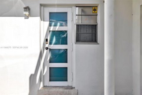 Condo in Hollywood, Florida, 2 bedrooms  № 2050340 - photo 18