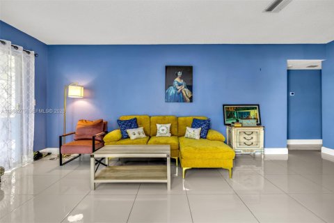 Condo in Hollywood, Florida, 2 bedrooms  № 2050340 - photo 5