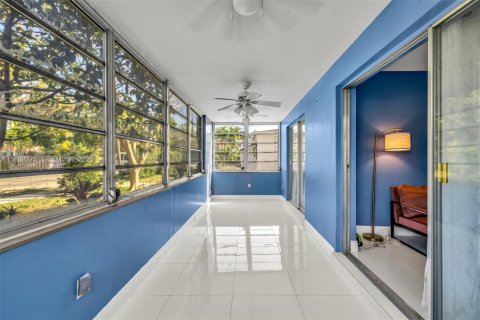 Condo in Hollywood, Florida, 2 bedrooms  № 2050340 - photo 13