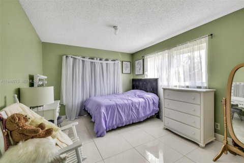 Condo in Hollywood, Florida, 2 bedrooms  № 2050340 - photo 8