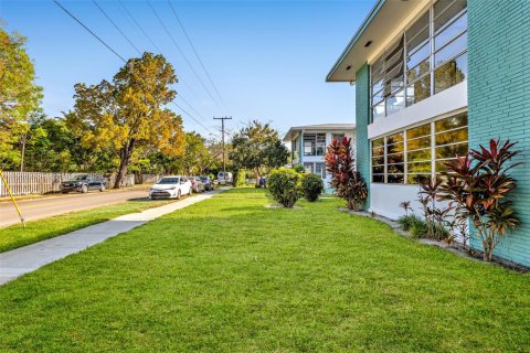 Condo in Hollywood, Florida, 2 bedrooms  № 2050340 - photo 23