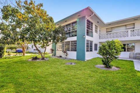 Condo in Hollywood, Florida, 2 bedrooms  № 2050340 - photo 19