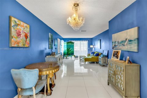 Condo in Hollywood, Florida, 2 bedrooms  № 2050340 - photo 7
