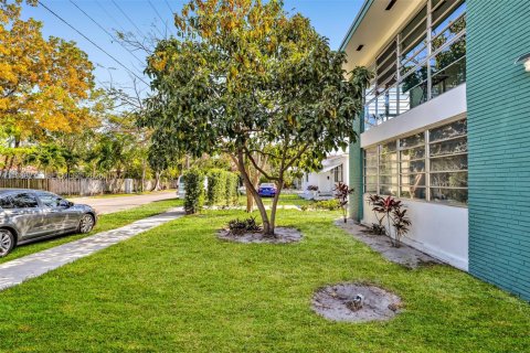 Condo in Hollywood, Florida, 2 bedrooms  № 2050340 - photo 20