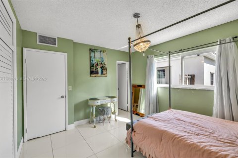 Condo in Hollywood, Florida, 2 bedrooms  № 2050340 - photo 11