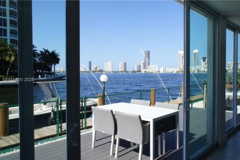 Condominio en venta en North Miami Beach, Florida, 2 dormitorios, 167.22 m2 № 1993558 - foto 18