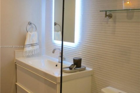 Condominio en venta en North Miami Beach, Florida, 2 dormitorios, 167.22 m2 № 1993558 - foto 9