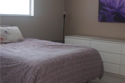 Condominio en venta en North Miami Beach, Florida, 2 dormitorios, 167.22 m2 № 1993558 - foto 16