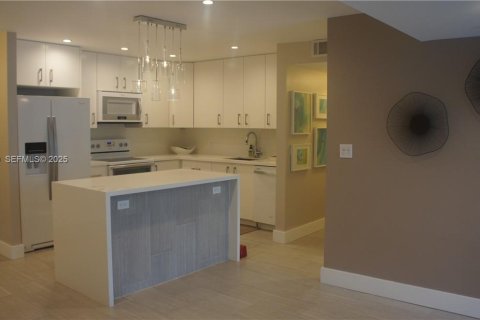 Condominio en venta en North Miami Beach, Florida, 2 dormitorios, 167.22 m2 № 1993558 - foto 4