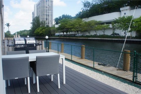 Condominio en venta en North Miami Beach, Florida, 2 dormitorios, 167.22 m2 № 1993558 - foto 17