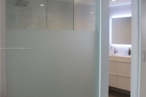 Condominio en venta en North Miami Beach, Florida, 2 dormitorios, 167.22 m2 № 1993558 - foto 13
