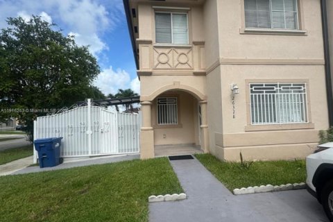 Casa en Homestead, Florida 3 dormitorios, 141.95 m2 № 2016428