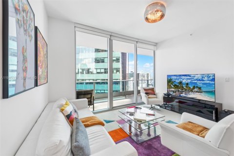 Снять в аренду кондоминиум в Майами, Флорида 2 спальни, 114.92м2, № 2004775 - фото 2