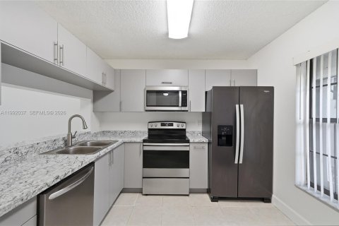 Снять в аренду кондоминиум в Корал-Спрингс, Флорида 2 спальни, 78.97м2, № 2055435 - фото 8