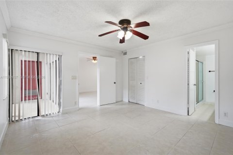 Снять в аренду кондоминиум в Корал-Спрингс, Флорида 2 спальни, 78.97м2, № 2055435 - фото 23