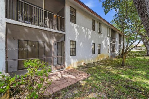 Снять в аренду кондоминиум в Корал-Спрингс, Флорида 2 спальни, 78.97м2, № 2055435 - фото 28