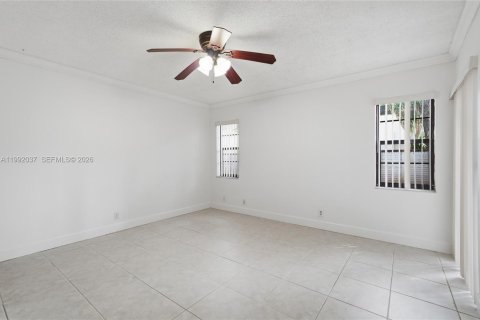 Снять в аренду кондоминиум в Корал-Спрингс, Флорида 2 спальни, 78.97м2, № 2055435 - фото 21