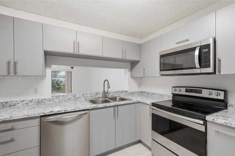 Снять в аренду кондоминиум в Корал-Спрингс, Флорида 2 спальни, 78.97м2, № 2055435 - фото 9