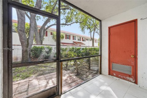 Снять в аренду кондоминиум в Корал-Спрингс, Флорида 2 спальни, 78.97м2, № 2055435 - фото 27