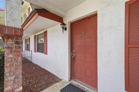 Снять в аренду кондоминиум в Корал-Спрингс, Флорида 2 спальни, 78.97м2, № 2055435 - фото 4