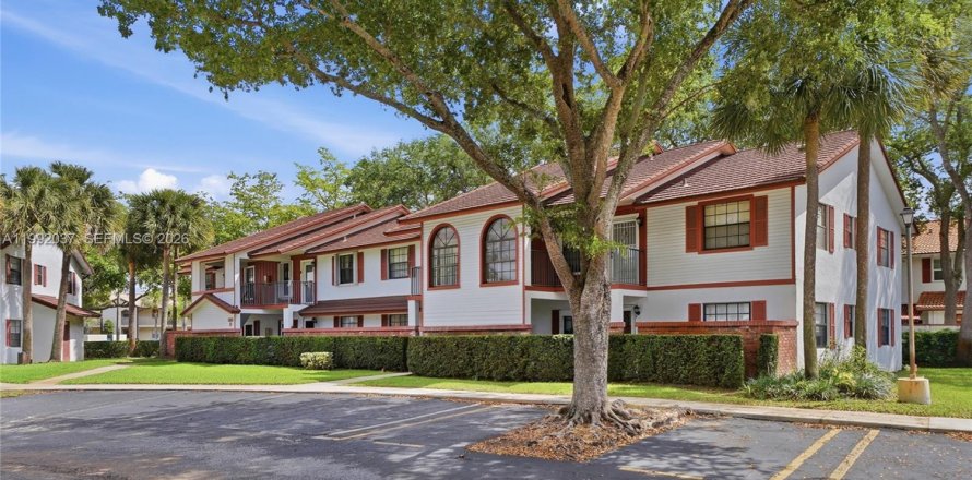 Кондоминиум с 2 спальнями в Корал-Спрингс, Флорида № 2055435