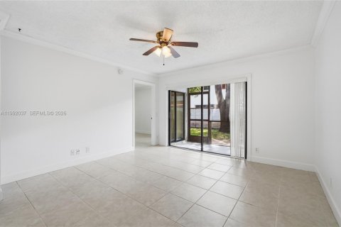 Снять в аренду кондоминиум в Корал-Спрингс, Флорида 2 спальни, 78.97м2, № 2055435 - фото 13