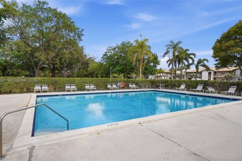 Снять в аренду кондоминиум в Корал-Спрингс, Флорида 2 спальни, 78.97м2, № 2055435 - фото 30