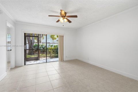 Снять в аренду кондоминиум в Корал-Спрингс, Флорида 2 спальни, 78.97м2, № 2055435 - фото 15
