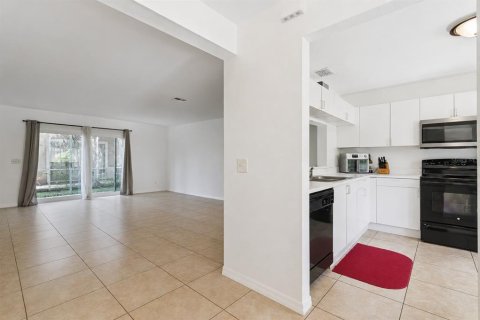 Condo in Orlando, Florida, 2 bedrooms № 2116614 - photo 14