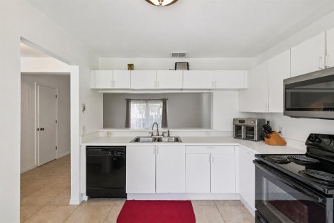Condo in Orlando, Florida, 2 bedrooms № 2116614 - photo 17