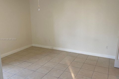 Apartamento en alquiler en Hialeah, Florida, 2 dormitorios, 90.12 m2 № 1928203 - foto 13