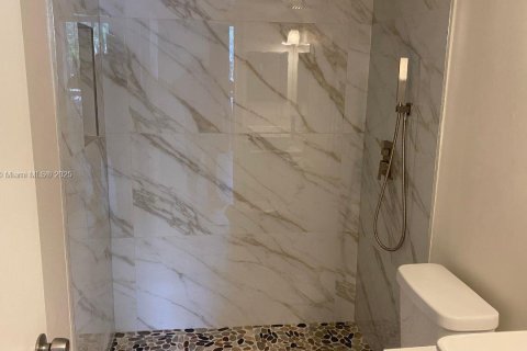 Apartamento en alquiler en Hialeah, Florida, 2 dormitorios, 90.12 m2 № 1928203 - foto 9