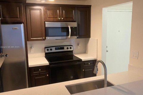 Apartamento en alquiler en Hialeah, Florida, 2 dormitorios, 90.12 m2 № 1928203 - foto 4