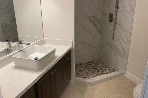 Apartamento en alquiler en Hialeah, Florida, 2 dormitorios, 90.12 m2 № 1928203 - foto 10