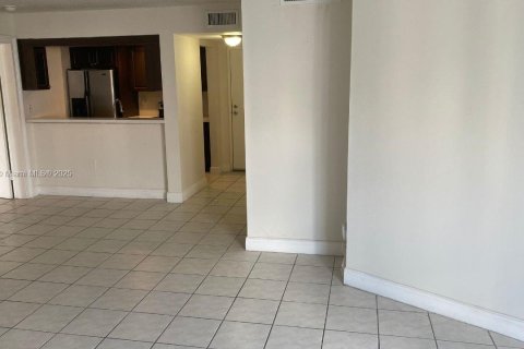 Apartamento en alquiler en Hialeah, Florida, 2 dormitorios, 90.12 m2 № 1928203 - foto 8