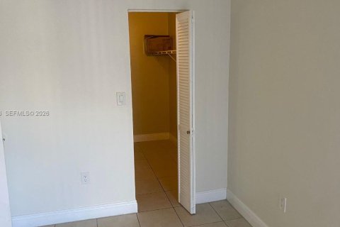 Снять в аренду квартиру в Хайалиа, Флорида 2 спальни, 90.12м2, № 1928203 - фото 18