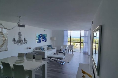 Condominio en alquiler en Aventura, Florida, 2 dormitorios, 106.19 m2 № 1996778 - foto 9