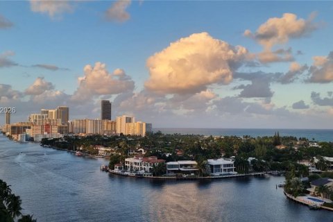 Condominio en alquiler en Aventura, Florida, 2 dormitorios, 106.19 m2 № 1996778 - foto 2