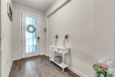 House in Orlando, Florida 5 bedrooms, 369.66 sq.m. № 2321390 - photo 4