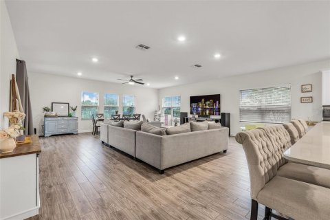 House in Orlando, Florida 5 bedrooms, 369.66 sq.m. № 2321390 - photo 13